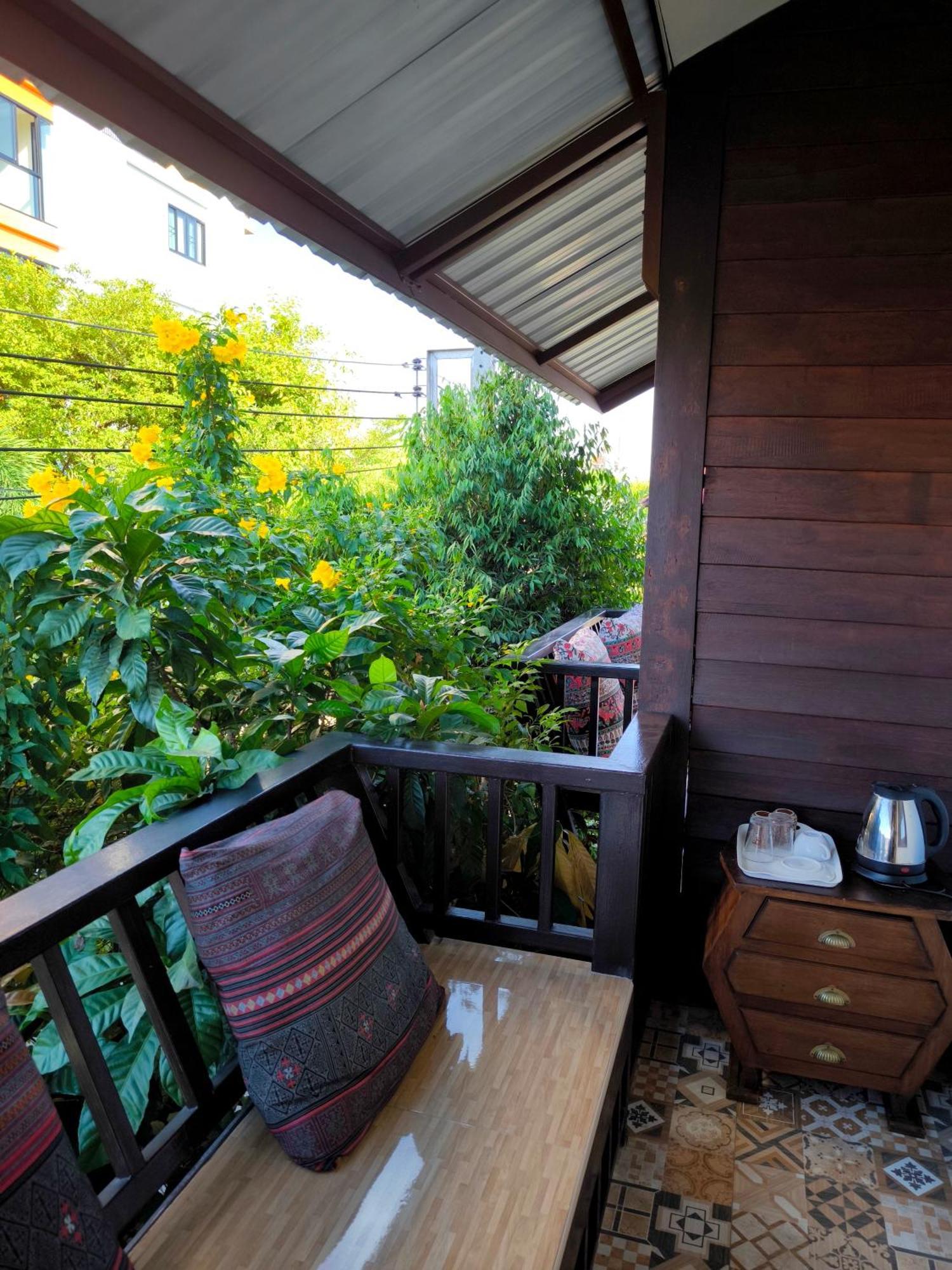 Ratchiangsaen Flora House Hotel Chiang Mai Luaran gambar